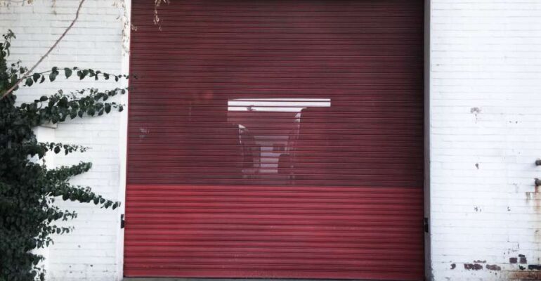 tipos de cerradura para cortina metálica