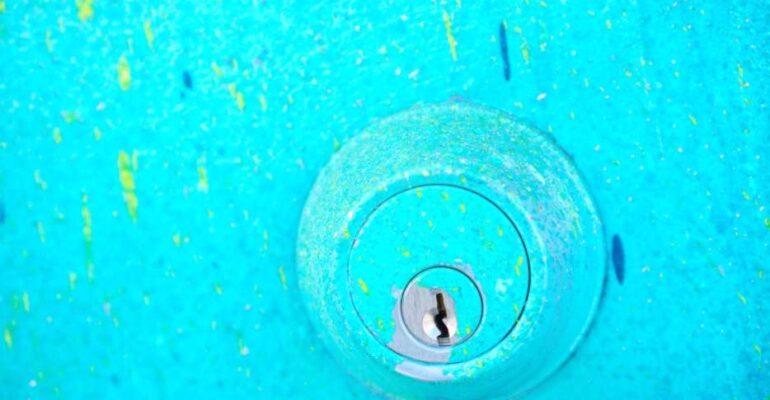 conoce-los-escudos-para-cerradura