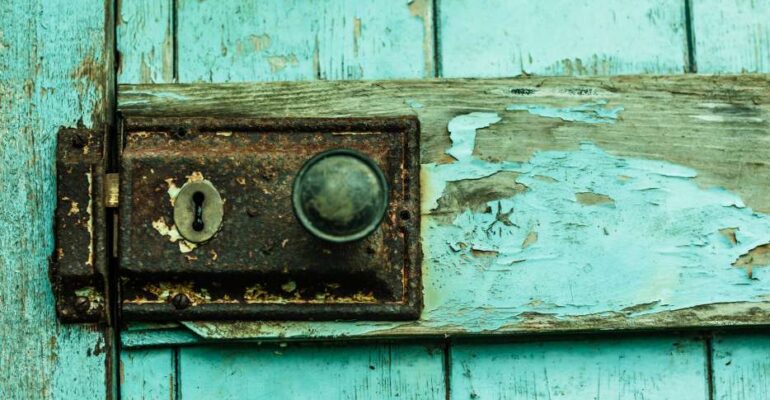 cómo cuidar mi cerradura de la lluvia